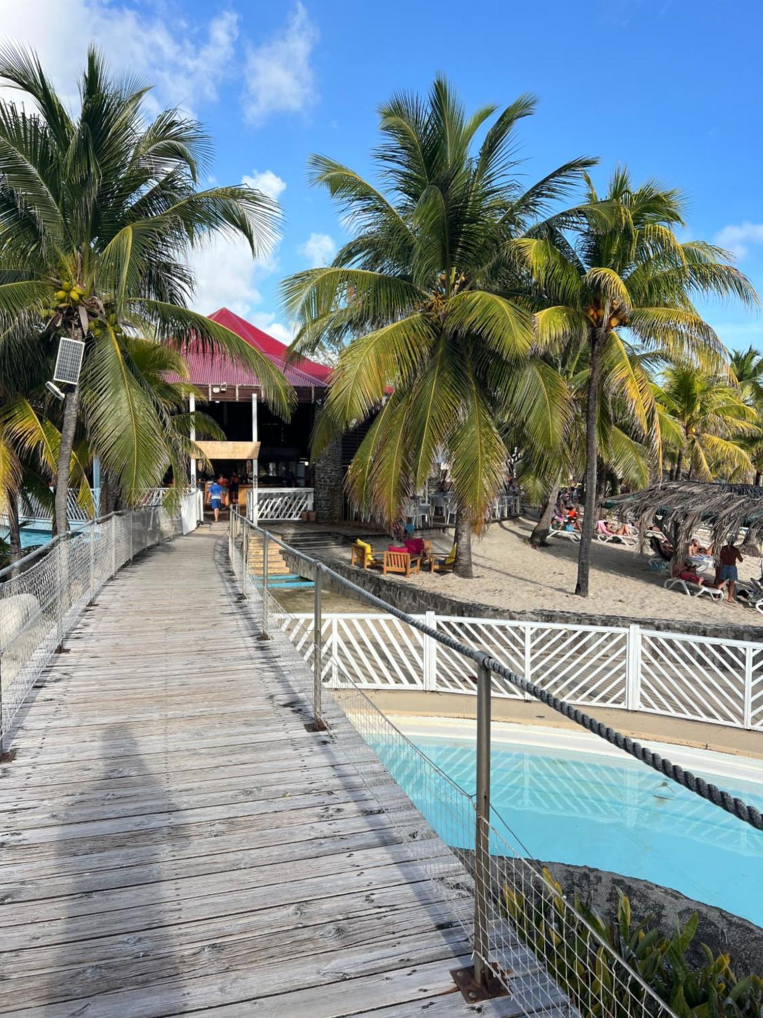 Studio Bord De Mer Avec Piscine - Le Manganao, Saint-Francois Kültér fotó
